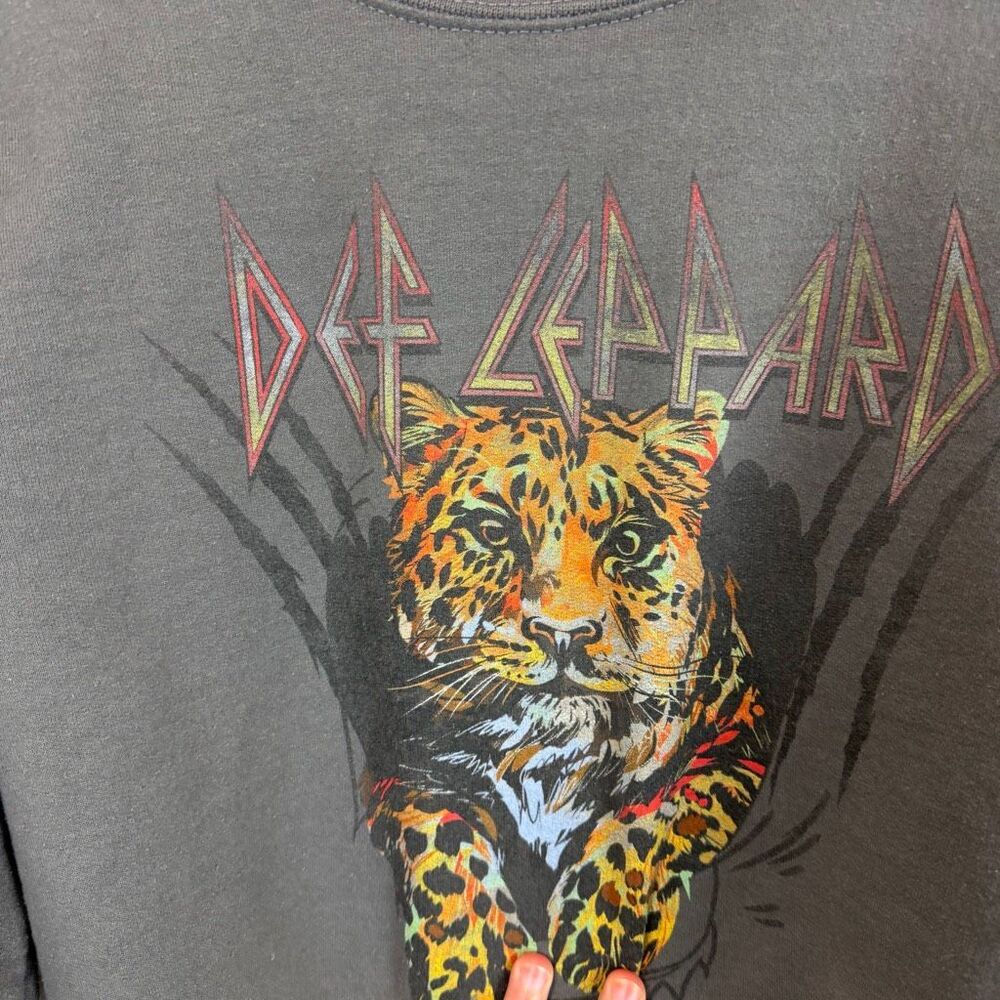Def Leppard Cropped Graphic Sweatshirt Leopard Band Tee | Size S - Picture 4 of 7